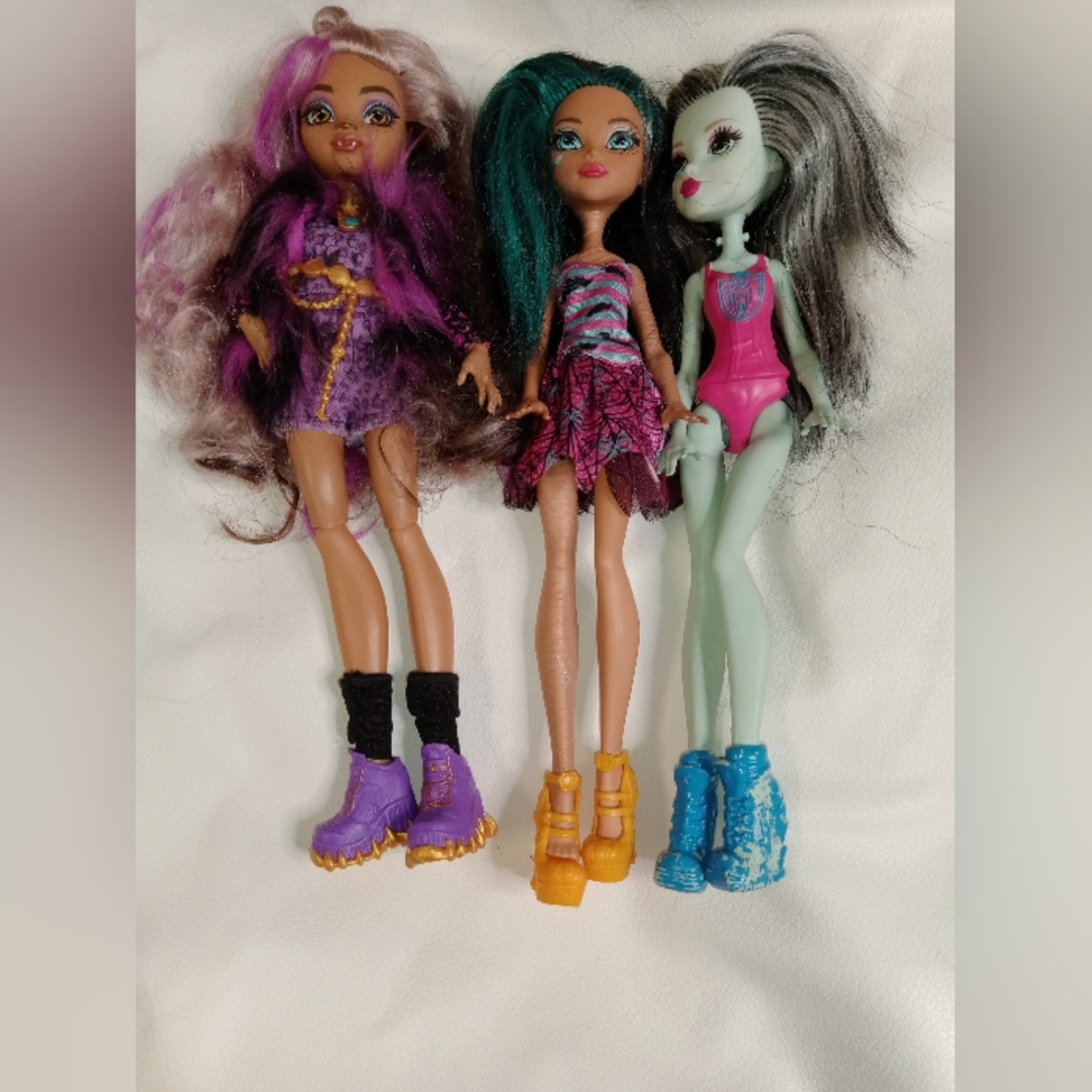 Monster high dolls lot of 3